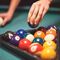 Jugar al billar en Bilbao 
