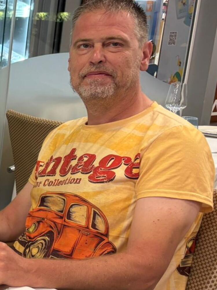 Foto de perfil de R